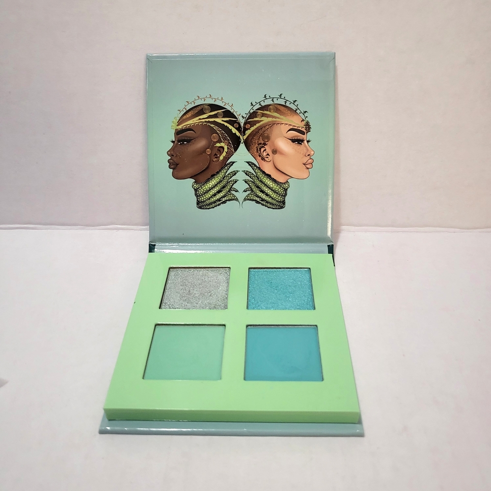 Vibrant Eyeshadow Palette with Green and Blue Shades